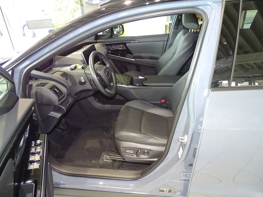Subaru Solterra AWD Platinum Plus - Thumbnail 10