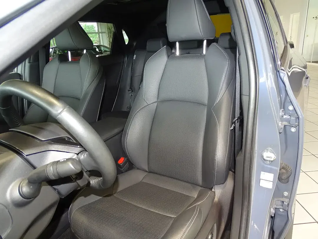 Subaru Solterra AWD Platinum Plus - Thumbnail 12
