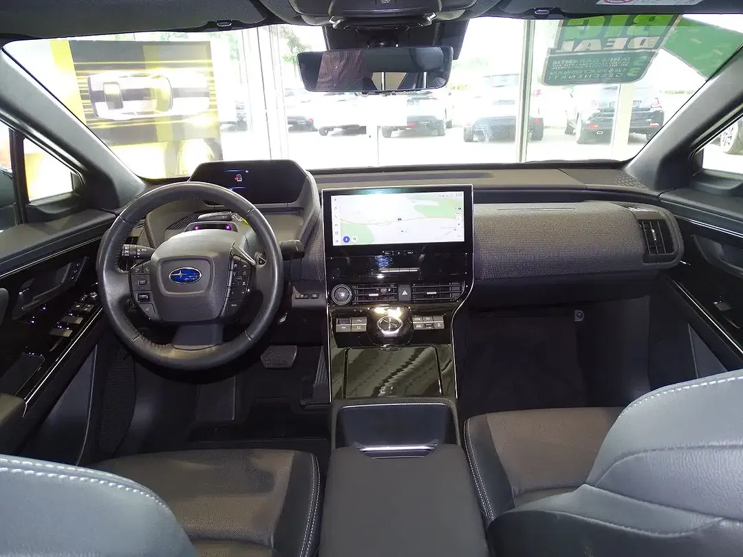 Subaru Solterra AWD Platinum Plus - Thumbnail 17