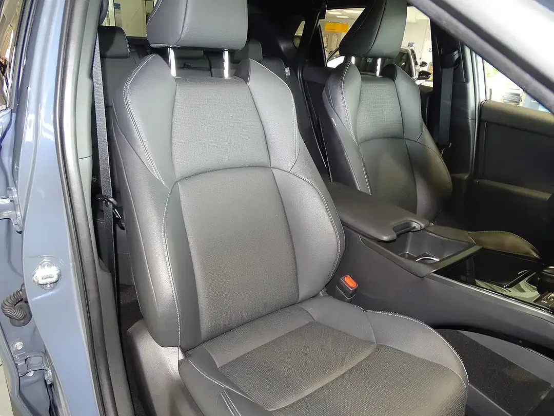 Subaru Solterra AWD Platinum Plus - Thumbnail 28