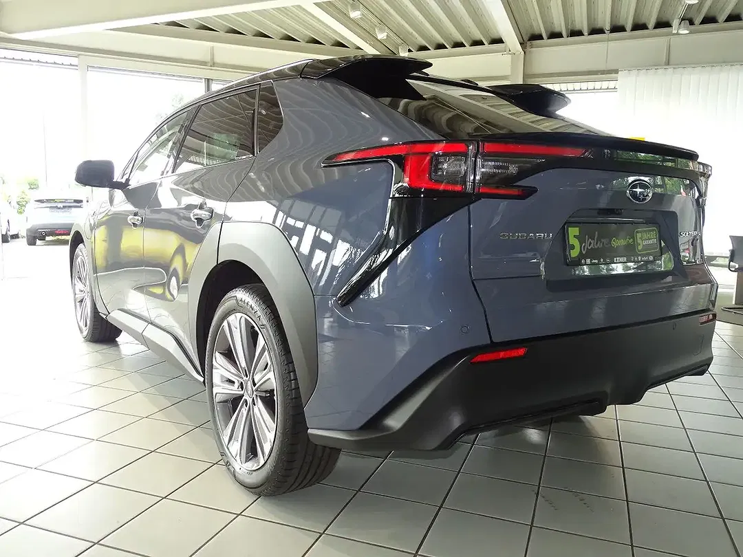 Subaru Solterra AWD Platinum Plus - Thumbnail 3