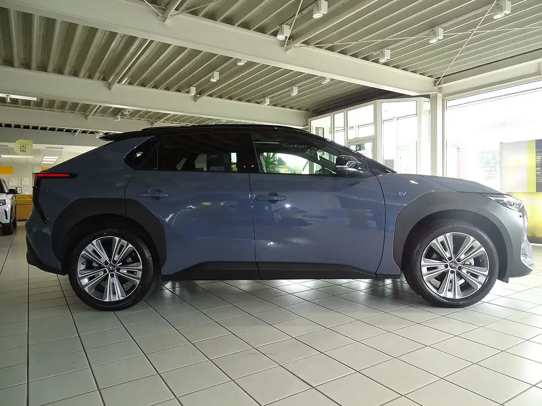 Subaru Solterra AWD Platinum Plus - Thumbnail 6