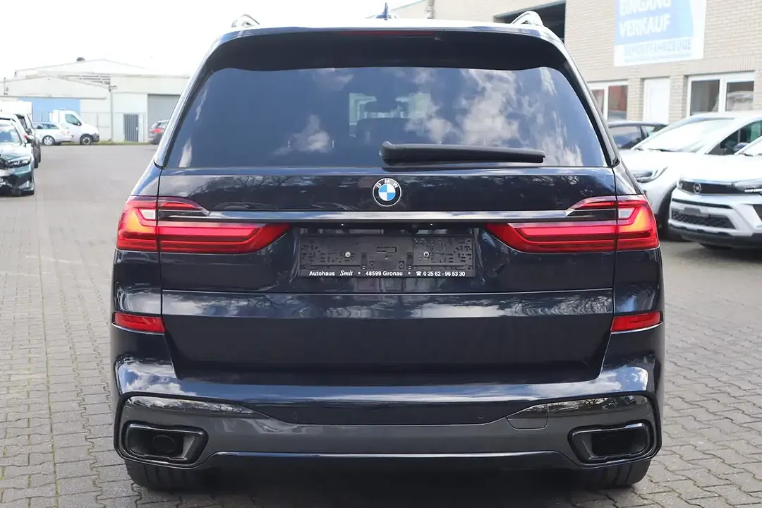 BMW X7 xDrive M Sport - Thumbnail 3