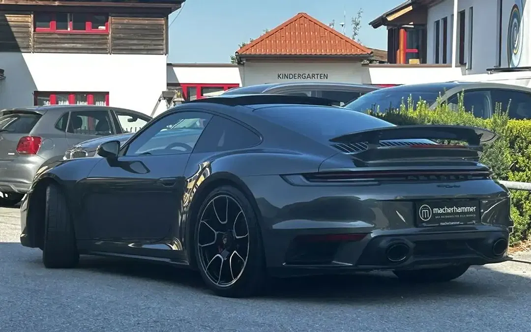 Porsche 911 Turbo Coupe - Thumbnail 3
