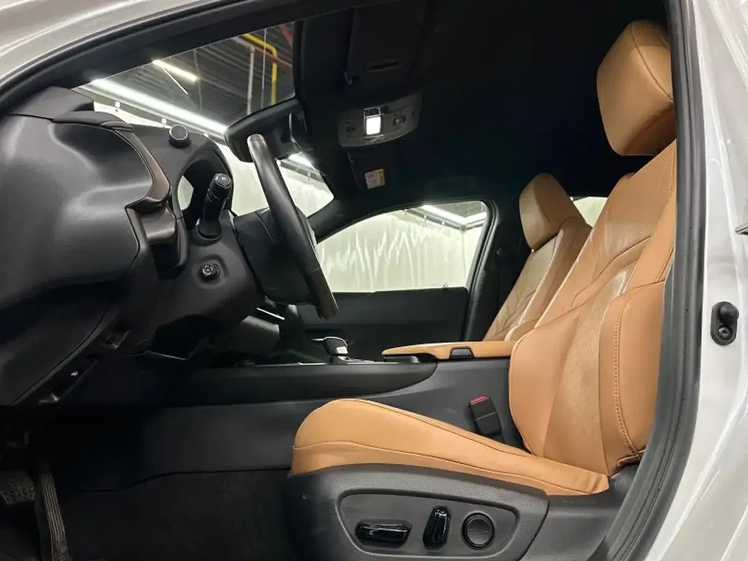 Lexus UX 300h Business Line - Thumbnail 17