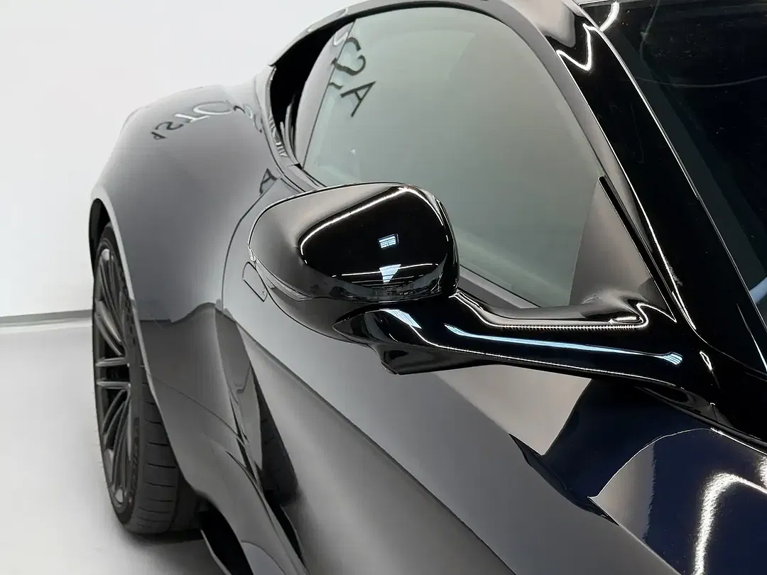 Aston Martin DB12 Coupe - Thumbnail 10