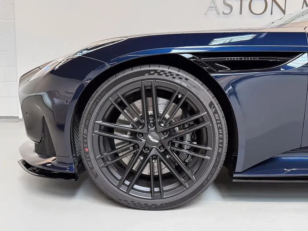 Aston Martin DB12 Coupe - Thumbnail 11