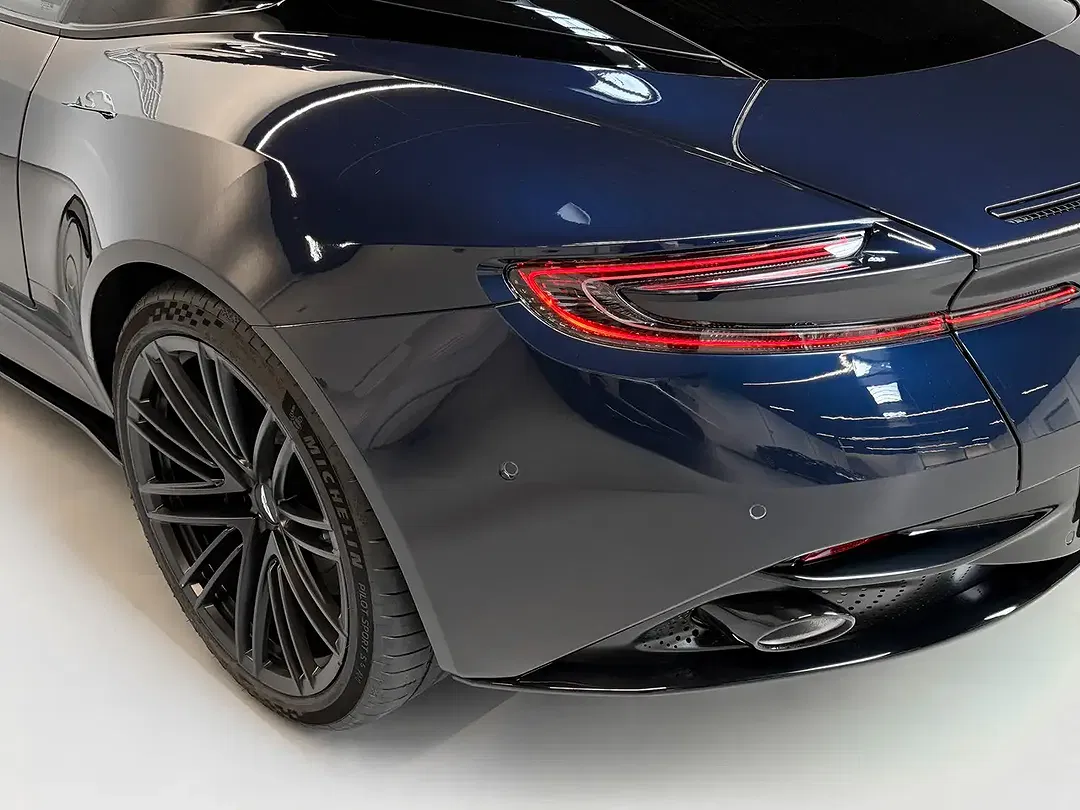 Aston Martin DB12 Coupe - Thumbnail 12