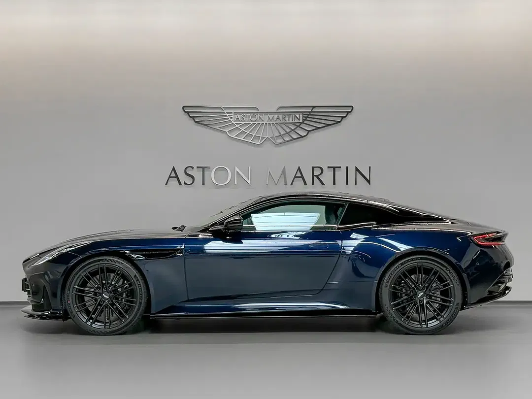 Aston Martin DB12 Coupe - Thumbnail 4