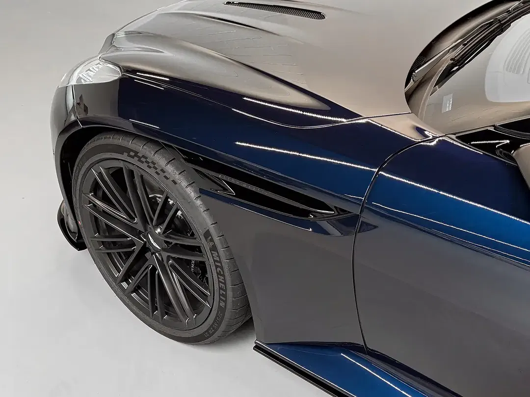 Aston Martin DB12 Coupe - Thumbnail 9