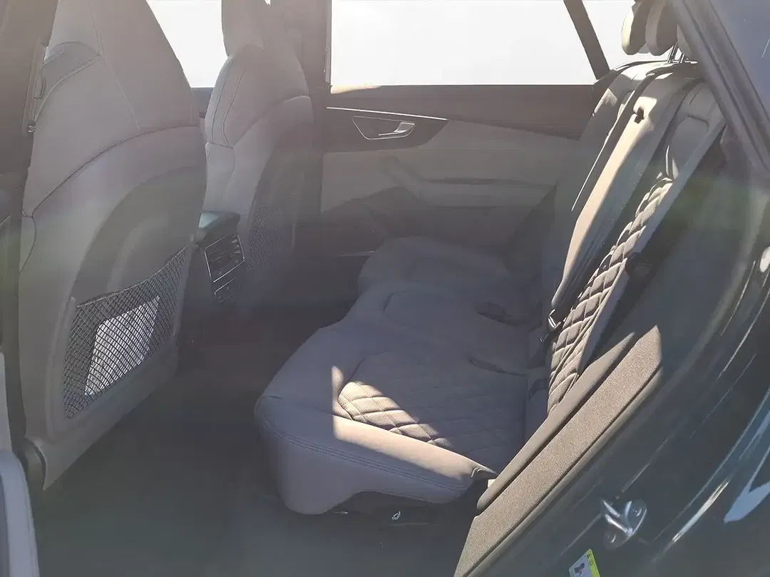 Audi Q8 TFSI e quattro S line - Thumbnail 3