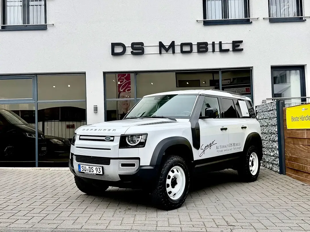 Land Rover Defender 110 - Thumbnail 3