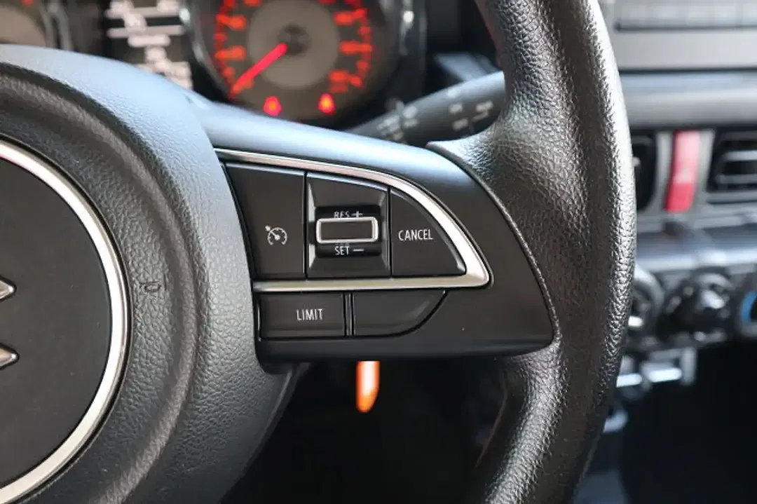 Suzuki Jimny 1.5 Comfort - Thumbnail 12