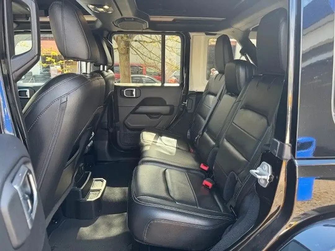 Jeep Wrangler Overland - Thumbnail 11