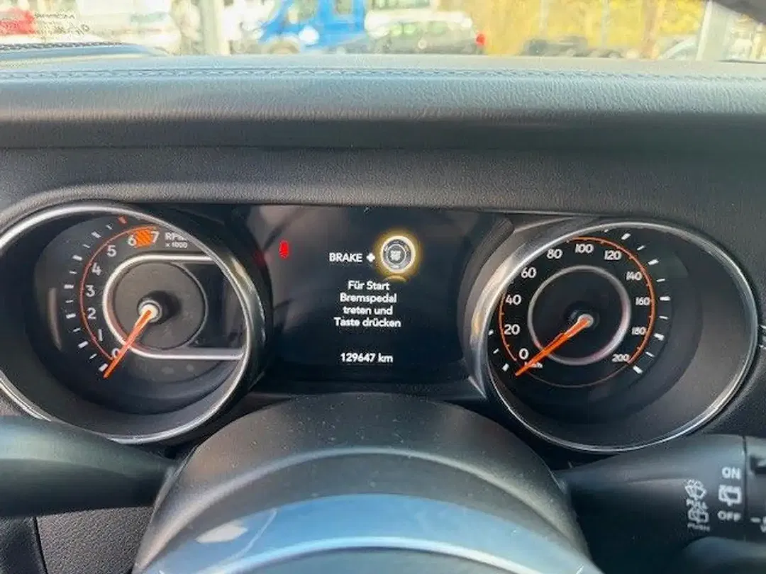 Jeep Wrangler Overland - Thumbnail 13