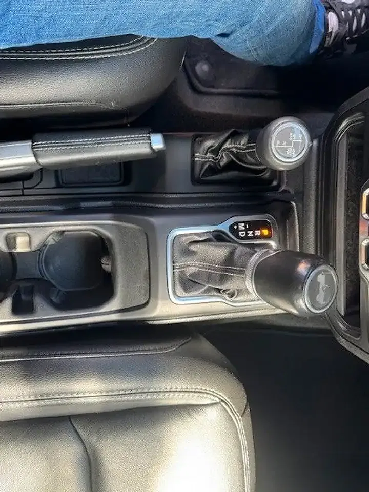 Jeep Wrangler Overland - foto 15