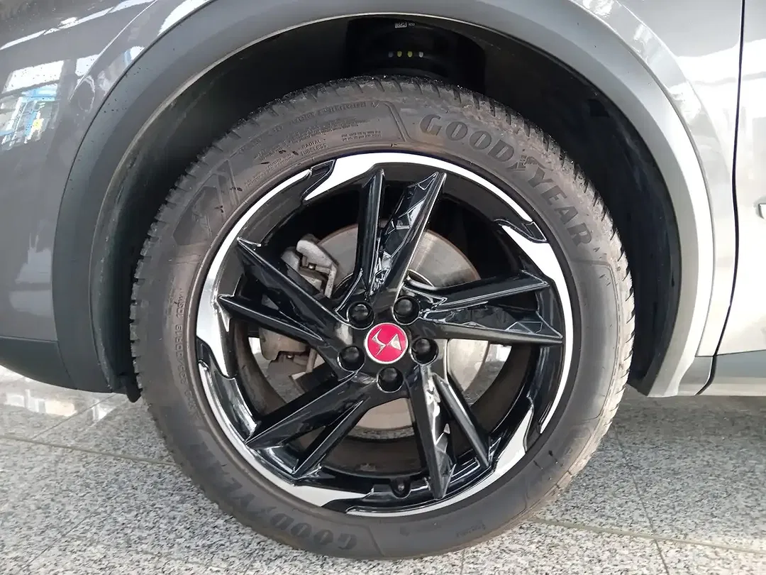 DS Automobiles DS 7 Crossback - Thumbnail 11