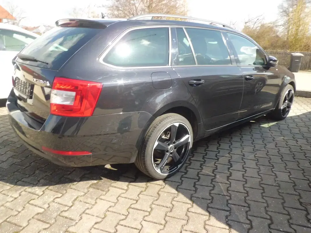 Skoda Octavia Combi Tour - Thumbnail 3