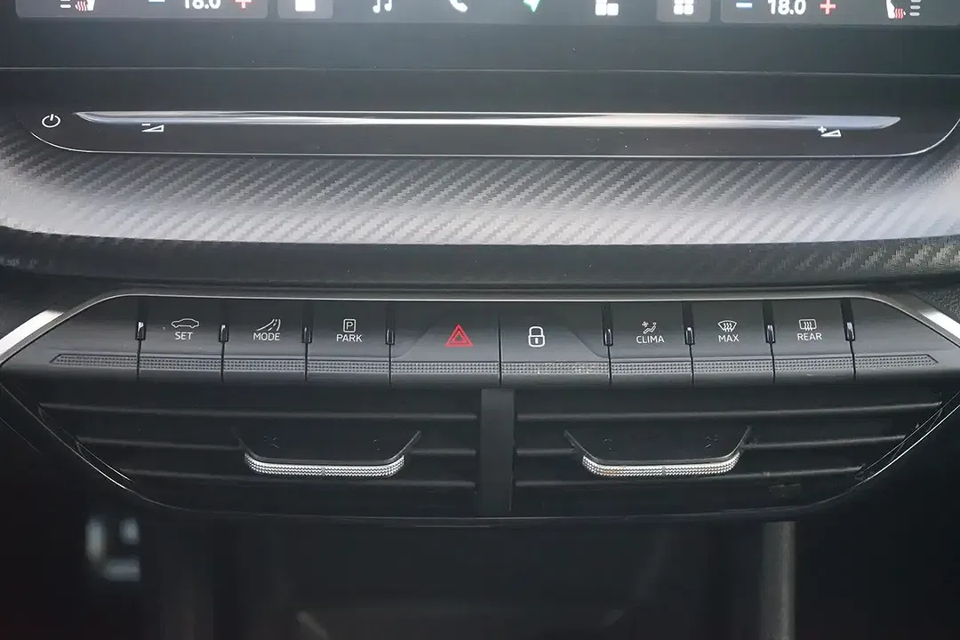 Skoda Octavia 1.5 eTSI DSG Combi Sportline - Thumbnail 11