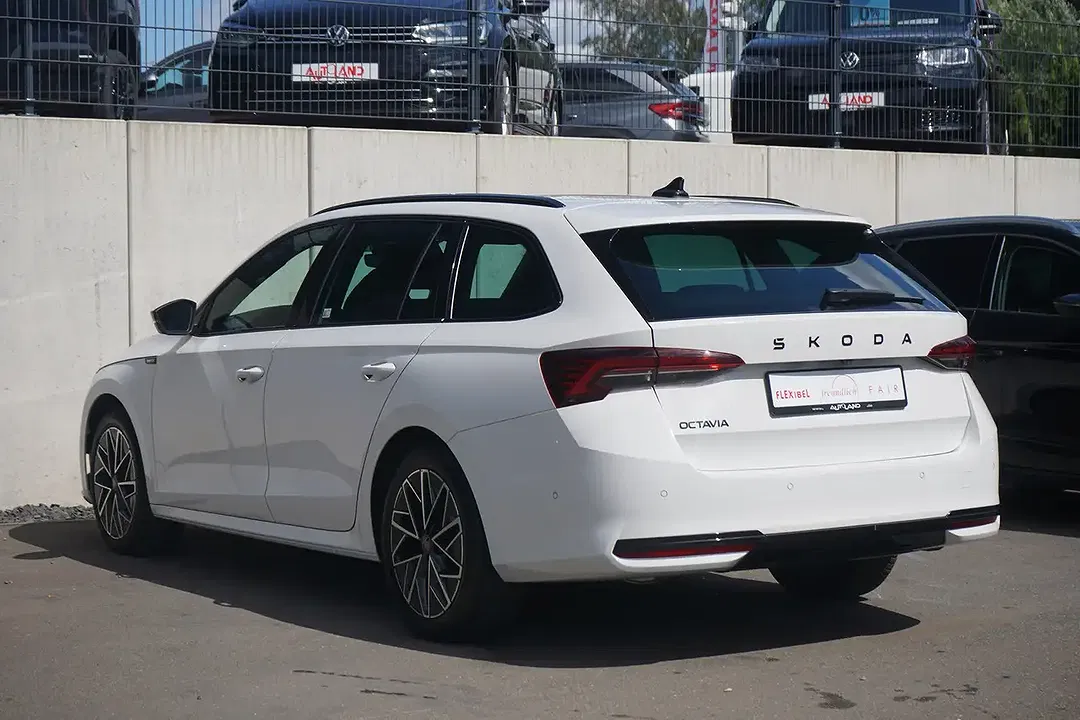 Skoda Octavia 1.5 eTSI DSG Combi Sportline - foto 2