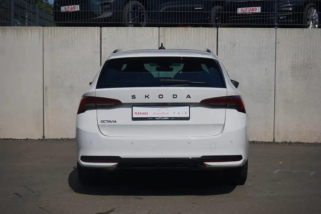 Skoda Octavia 1.5 eTSI DSG Combi Sportline - Thumbnail 3