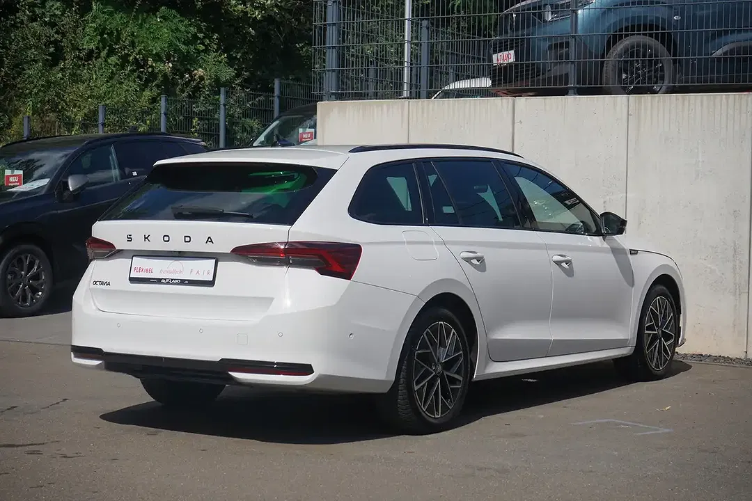Skoda Octavia 1.5 eTSI DSG Combi Sportline - Thumbnail 4