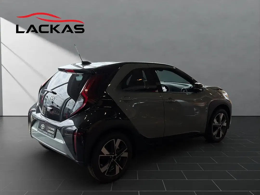 Toyota Aygo X Hybrid Teamplayer - Thumbnail 4