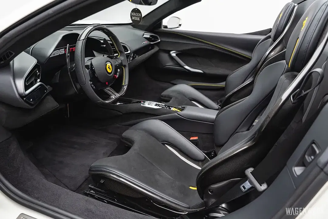 Ferrari 296 GTS - Thumbnail 13