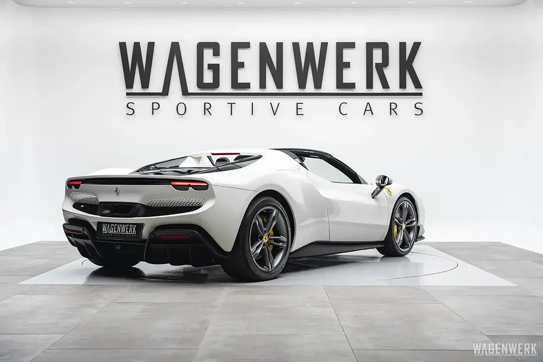 Ferrari 296 GTS - Thumbnail 3