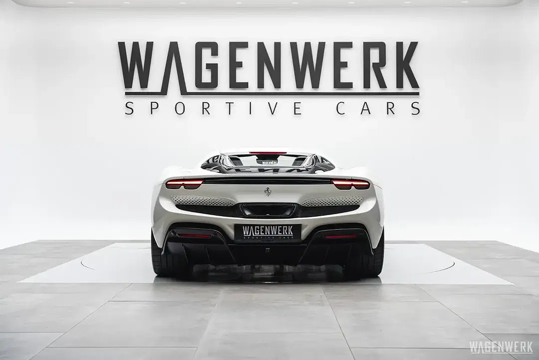 Ferrari 296 GTS - Thumbnail 4