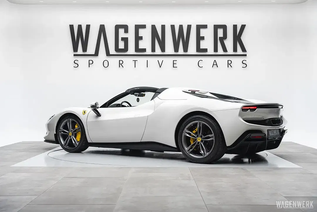 Ferrari 296 GTS - Thumbnail 5