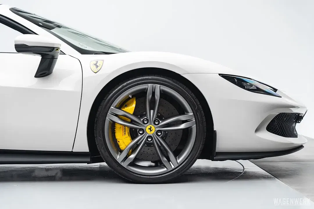 Ferrari 296 GTS - Thumbnail 9