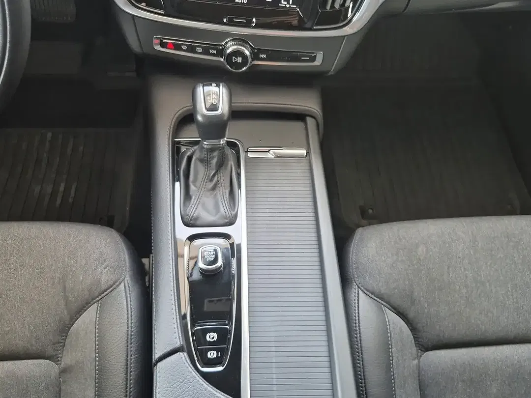 Volvo V90 D4 Momentum - foto 15