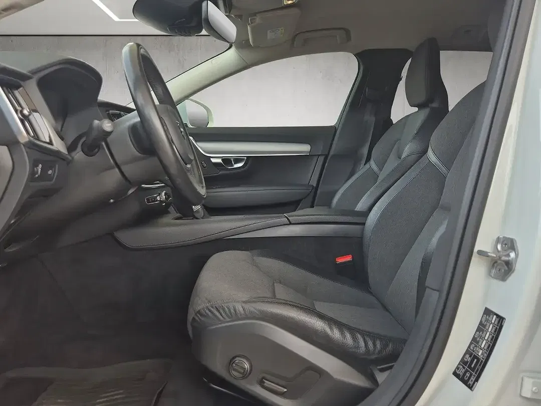 Volvo V90 D4 Momentum - Thumbnail 9