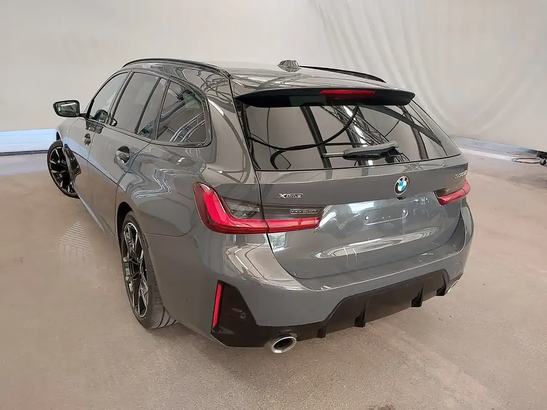BMW 330 xDrive M Touring - Thumbnail 2