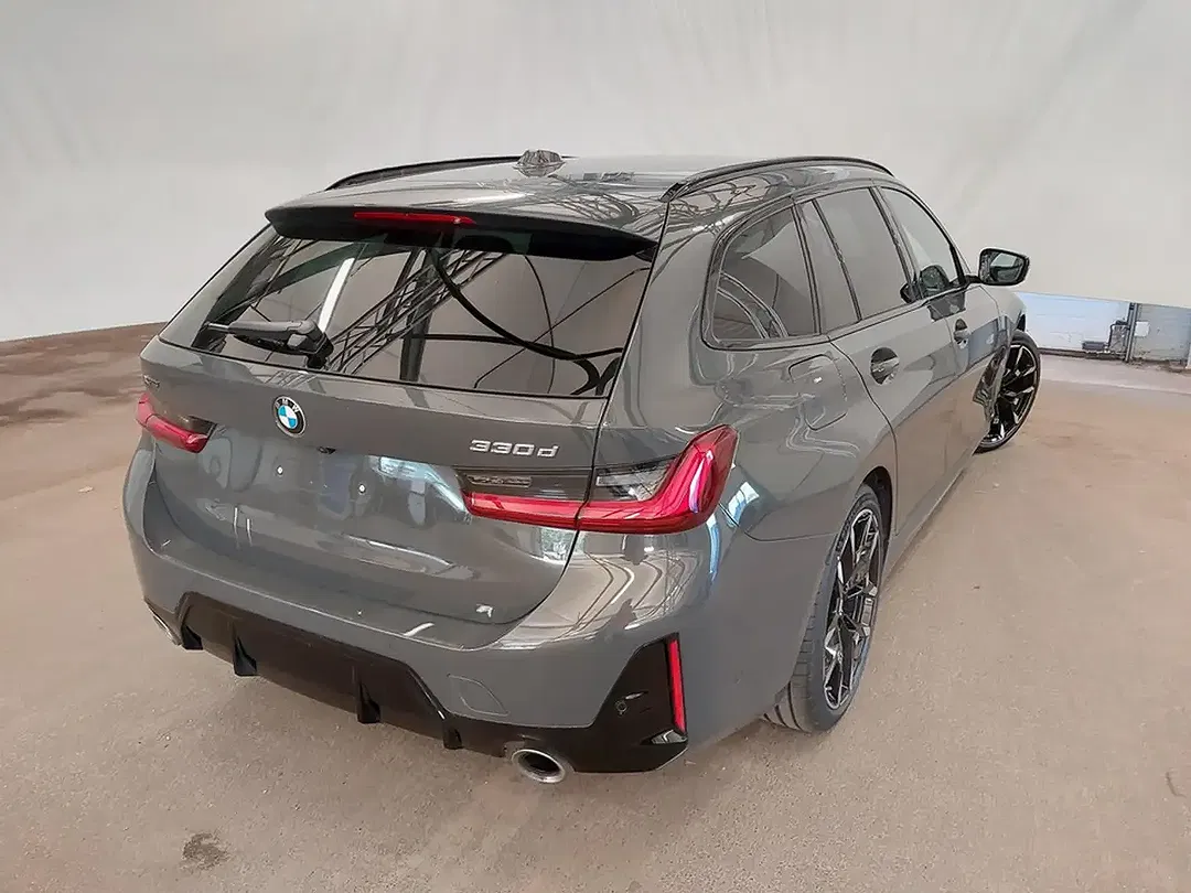 BMW 330 xDrive M Touring - Thumbnail 3
