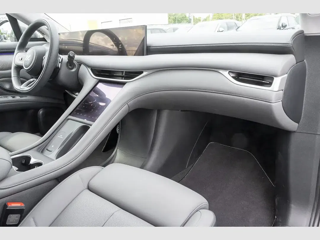 MG IM6 EV AWD Premium - Thumbnail 8
