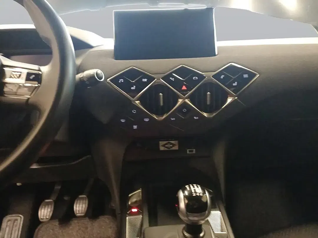 DS Automobiles DS 3 - Thumbnail 11