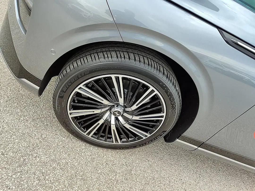Xpeng G9 AWD Performance - Thumbnail 9