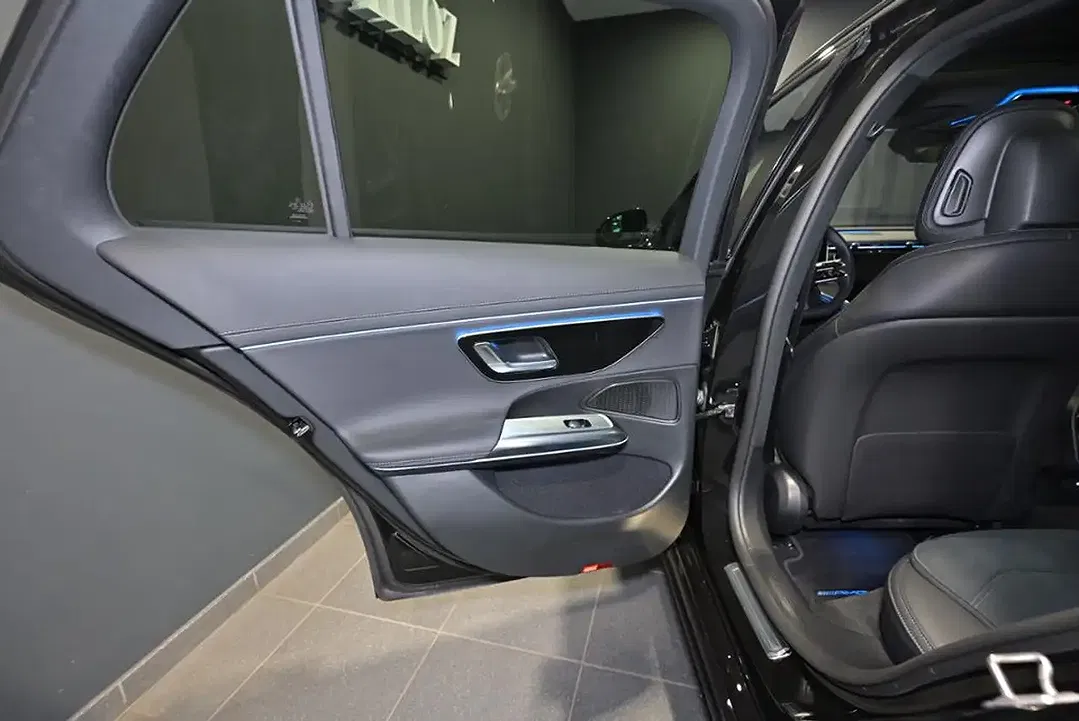 Mercedes-Benz E 220 AMG - Thumbnail 24