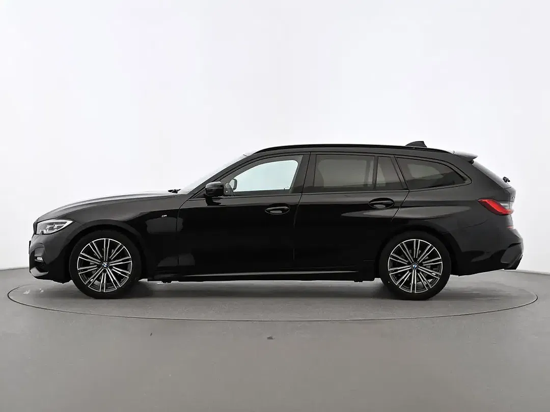 BMW 320 xDrive M Sport - Thumbnail 4