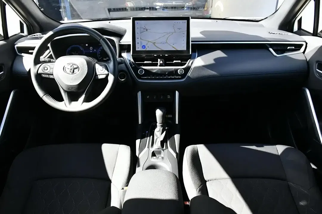 Toyota Corolla Cross Hybrid - Thumbnail 11
