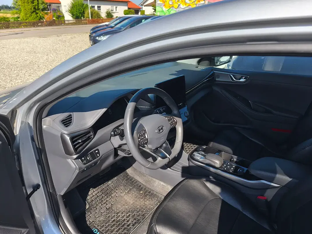 Hyundai IONIQ Style - Thumbnail 4