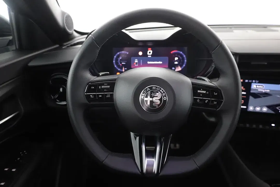Alfa Romeo Junior 1.2 Ibrida VGT Speciale - Thumbnail 12