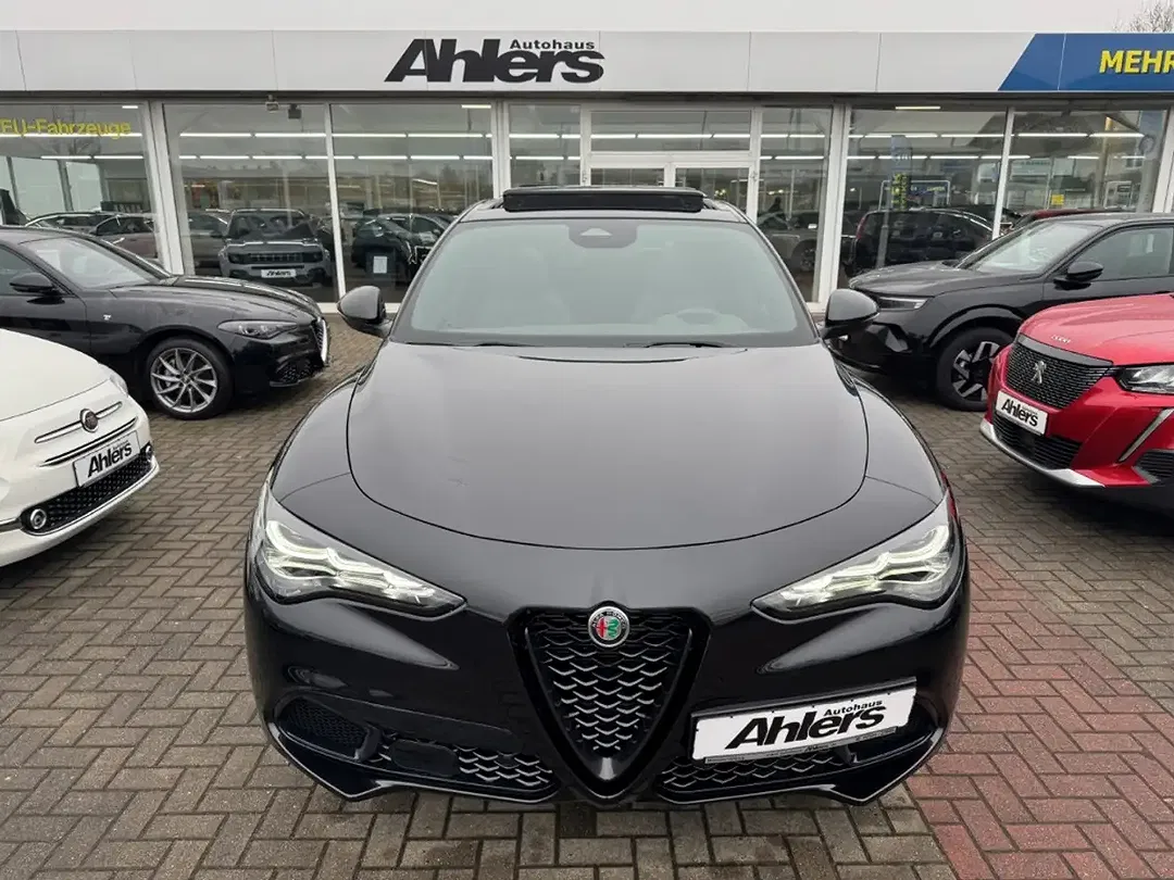 Alfa Romeo Stelvio Q4 Veloce Premium - Thumbnail 3