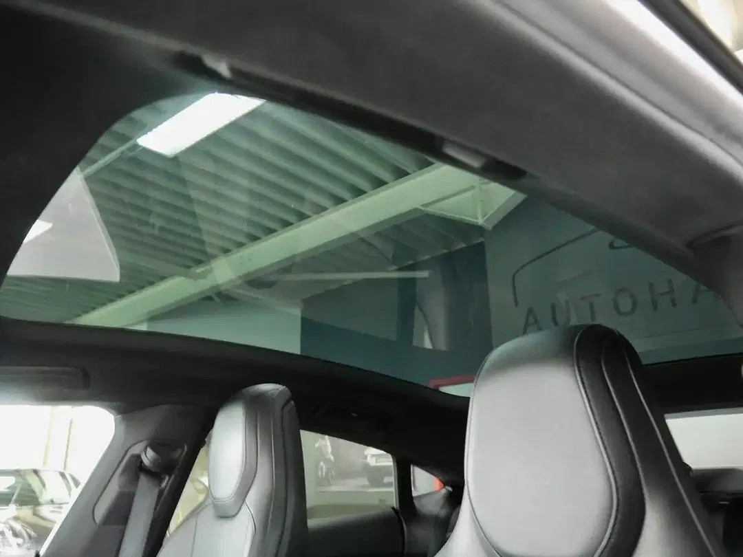 Porsche Taycan - Thumbnail 7