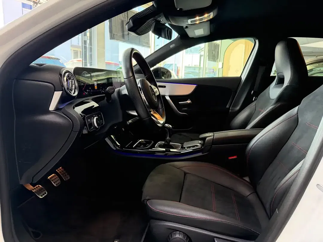 Mercedes-Benz A 180 MBUX AMG Line Night - Thumbnail 19