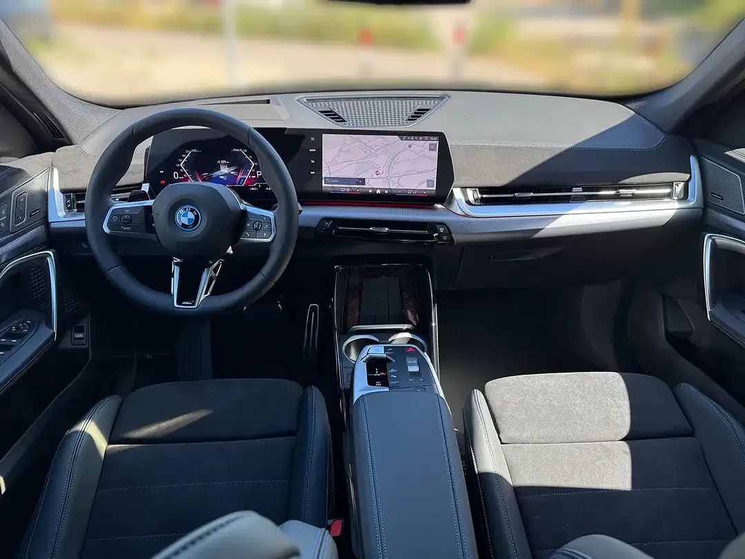 BMW iX1 Electric xDrive M Sport - Thumbnail 10