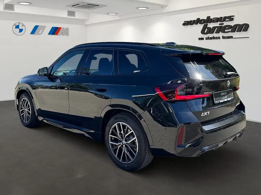 BMW iX1 Electric xDrive M Sport - Thumbnail 4