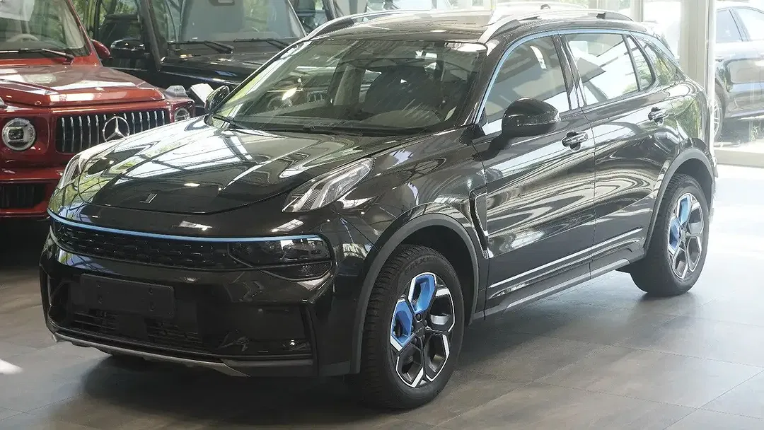 Lynk & Co 01 - foto 1